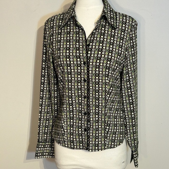 Reitmans Tops - Button up blouse in Mod pattern size S
